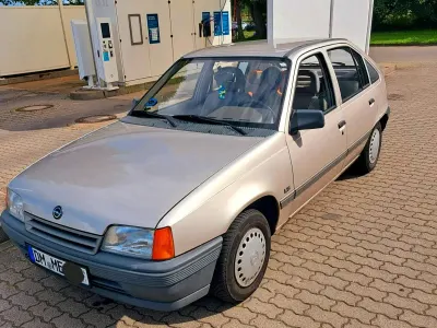 Gebraucht Opel Kadett 75 PS (55 kW) 1988 Silber Kleinwagen