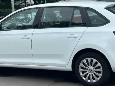 Gebraucht Skoda Rapid Active 95 PS (69 kW) 2018 Weiß Kleinwagen