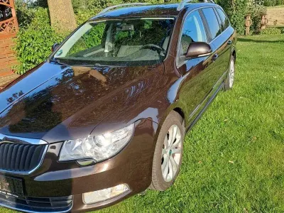 Gebraucht Skoda Superb Comfort 160 PS (117 kW) 2012 Schwarz Kombi