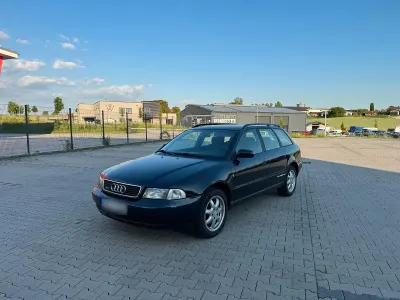 Używany Audi A4 Sport 110 KM (80 kW) 1998 Niebieski Kombi