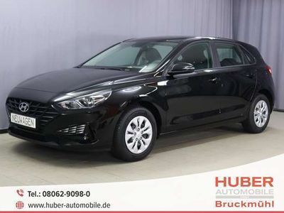 gebraucht Hyundai i30 Pure 1,5 Ltr. - 81 kW KAT, LED-Tagfahrlicht, DAA Müdigkeitserkennung, Berganfahrhilfe (HAC), Bluetooth-Einheit, Zentralverriegelung mit Fernbedienung, Klimaanlage, Fensterheber elektrisch, ISG Start/Stopp Automatik, Projektionsscheinwerfer und