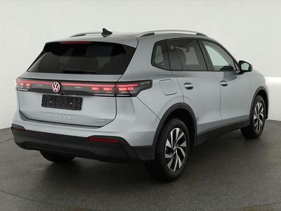 Oyster silver metallic Neu 2025 VW Tiguan Life SUV | 40.184 € (Etwas zu teuer)