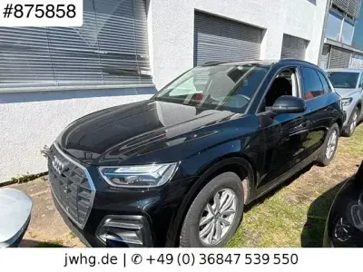 Gebraucht Audi Q5 Sport 163 PS (119 kW) 2022 Brillantschwarz SUV