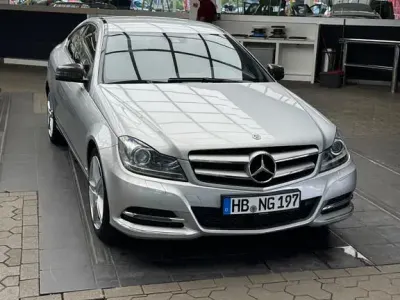 Gebraucht Mercedes C180 156 PS (114 kW) 2013 Silber Coupé