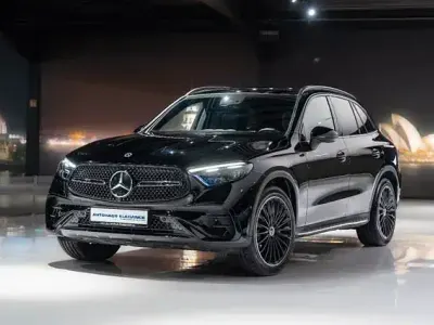 Gebraucht Mercedes GLC300 AMG line 269 PS (197 kW) 2023 Schwarz/baltic black SUV