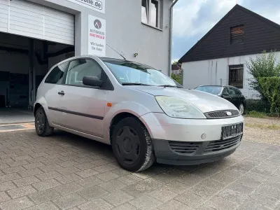 Gebraucht Ford Fiesta 60 PS (44 kW) 2004 Grau Kleinwagen