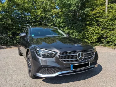 Gebraucht Mercedes E300 Avantgarde 194 PS (142 kW) 2021 Schwarz Limousine