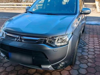Gebraucht Mitsubishi Outlander 150 PS (110 kW) 2015 Grau SUV