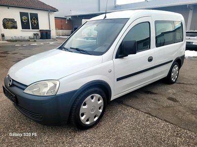 Weiß Gebraucht 2011 Opel Combo Van / Kleinbus | 4.550 € (Teuer)
