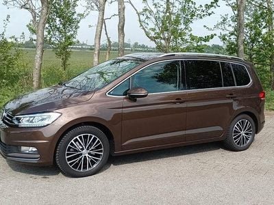 Gebraucht VW Touran Highline 150 PS (110 kW) 2016 Braun Van / Kleinbus