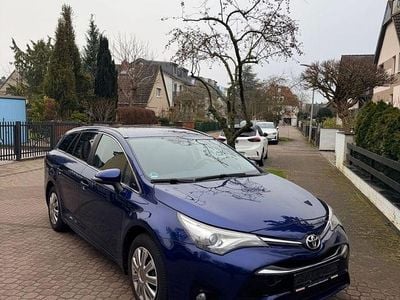Blau Gebraucht 2015 Toyota Avensis Business Edition Kombi | 14.999 € (Teuer)