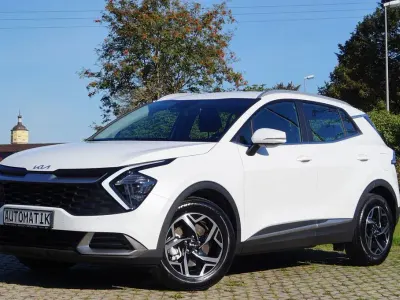 Neu Kia Sportage 160 PS (117 kW) 2025 Deluxe white met. SUV