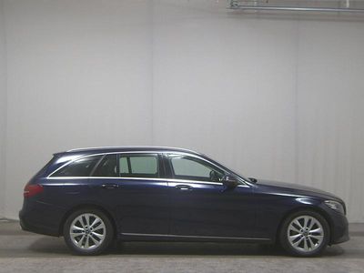 Gebraucht Mercedes C300 Avantgarde 245 PS (180 kW) 2020 Blau Limousine
