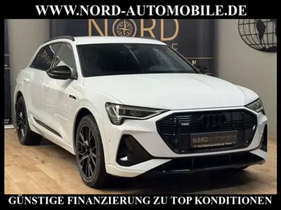 Gebraucht Audi e-tron Black Edition 300 kW (408 PS) 2022 Gletscherweiß metallic (metallic) SUV