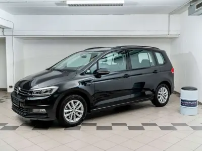 Gebraucht VW Touran Comfortline 150 PS (110 kW) 2023 Schwarz Van / Kleinbus