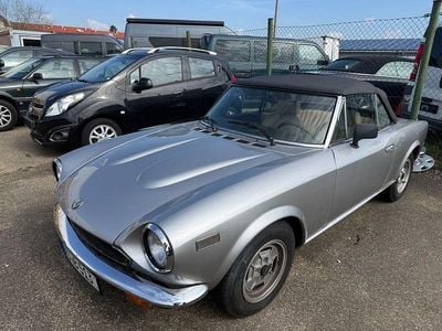 Begagnad Fiat 124 105 HK (77 kW) 1982 Silver Cab