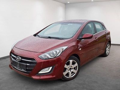 Rot Gebraucht 2016 Hyundai i30 Limousine | 12.290 € (Teuer)
