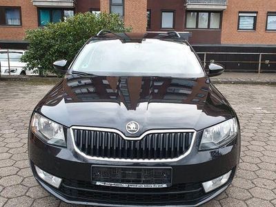 Schwarz Gebraucht 2014 Skoda Octavia Ambition Kombi | 7.350 € (Guter Preis)