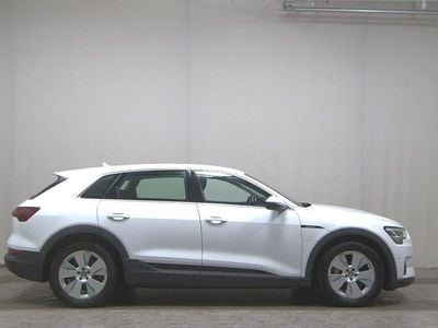 Gletscherweiß metallic Gebraucht 2021 Audi e-tron Basis SUV | 20.680 € (Guter Preis)