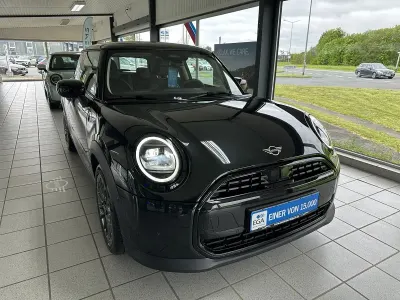 Używany Mini Cooper Classic 156 KM (114 kW) 2024 Czarny Hatchback