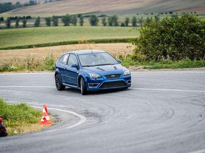 Używany Ford Focus ST 226 KM (166 kW) 2006 Niebieski Sedan/Limuzyna