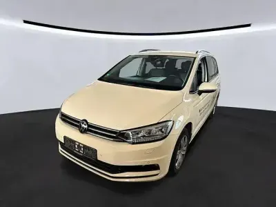 Gebraucht VW Touran Comfortline 150 PS (110 kW) 2023 Hellelfenbein Van / Kleinbus