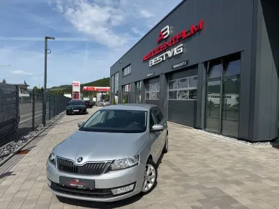Gebraucht Skoda Rapid Joy 125 PS (91 kW) 2016 Silber Kleinwagen