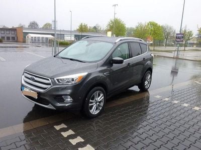 Gebraucht Ford Kuga Cool & Connect 150 PS (110 kW) 2017 Grau SUV
