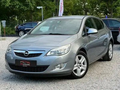 Gebraucht Opel Astra Design Edition 125 PS (91 kW) 2011 Silber Limousine