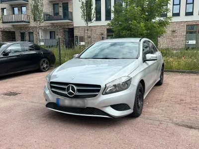 Gebraucht Mercedes A180 122 PS (89 kW) 2015 Grau Kleinwagen