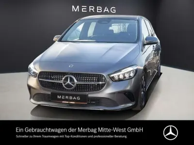 Gebraucht Mercedes B180 136 PS (100 kW) 2025 Metalliclack mountaingrau Kleinwagen