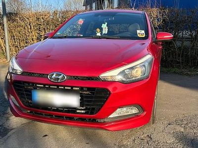 Gebraucht Hyundai i20 Active 120 PS (88 kW) 2017 Rot Limousine