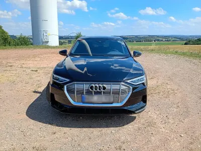 Gebraucht Audi e-tron 230 kW (313 PS) 2021 Schwarz SUV