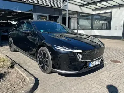 Neu Mazda 6e Takumi-Line 189 kW (258 PS) 2026 Schwarz Limousine