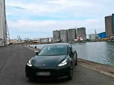 Usata Tesla Model 3 RWD 208 kW (283 CV) 2022 Nero Berlina