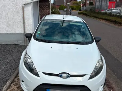 Gebraucht Ford Fiesta Trend 60 PS (44 kW) 2009 Weiß Limousine