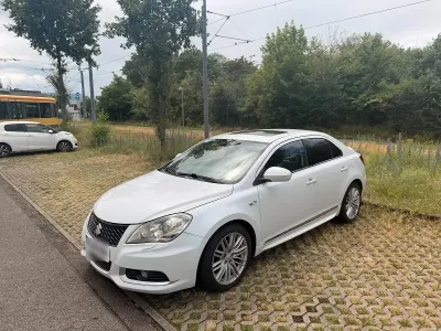 Gebraucht Suzuki Kizashi 178 PS (130 kW) 2012 Weiß Limousine