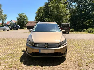 Gebraucht VW Golf Sportsvan Highline 125 PS (91 kW) 2014 Gold Van / Kleinbus