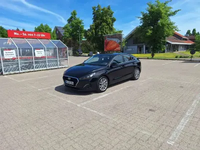Gebraucht Hyundai i30 Style 140 PS (102 kW) 2020 Schwarz Limousine