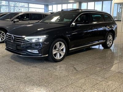 Deep black (metallic) Gebraucht 2023 VW Passat Elegance Kombi | 27.584 € (Fairer Preis)