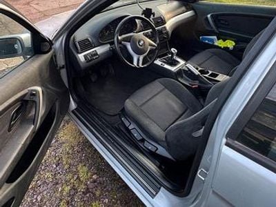 Gebraucht BMW 318 143 PS (105 kW) 2004 Silber Coupé
