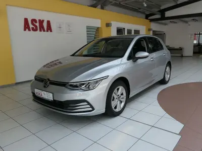 Używany VW Golf VIII 150 KM (110 kW) 2022 Srebrny Sedan/Limuzyna