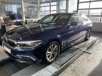 Usata BMW 530e Luxury Line 252 CV (185 kW) 2019 Blu Berlina