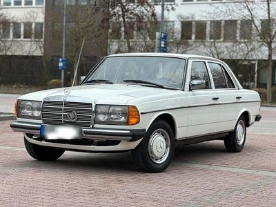 Gebraucht Mercedes 240 74 PS (54 kW) 1984 Weiß Limousine