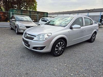 Gebraucht Opel Astra Edition 116 PS (85 kW) 2009 Starsilber iii m2 Kleinwagen