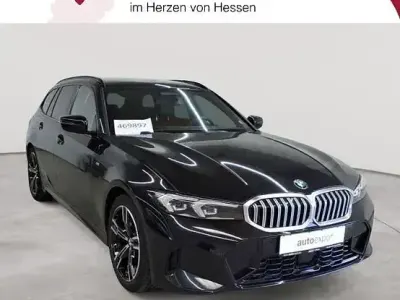 Gebraucht BMW 320 Sport Line 184 PS (135 kW) 2024 Saphirschwarz metallic Kombi