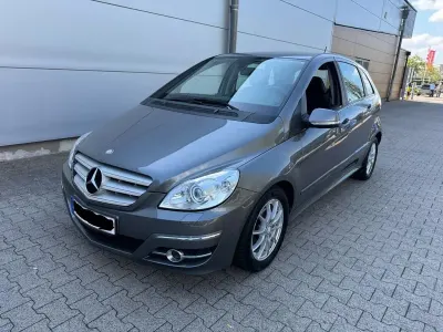 Gebraucht Mercedes B180 109 PS (80 kW) 2011 Grau Van / Kleinbus