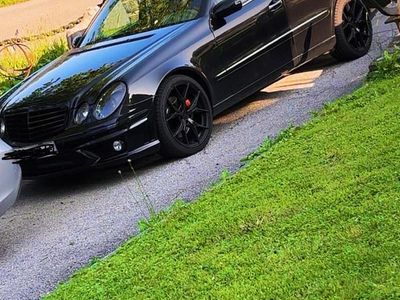 Second-hand Mercedes E500 306 CP (225 kW) 2002 Negru Berlinǎ