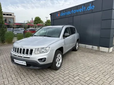 Gebraucht Jeep Compass Sport 156 PS (114 kW) 2012 Bright silver SUV