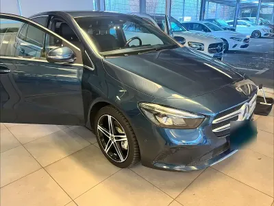 Gebraucht Mercedes B200 197 PS (144 kW) 2019 Blau Van / Kleinbus